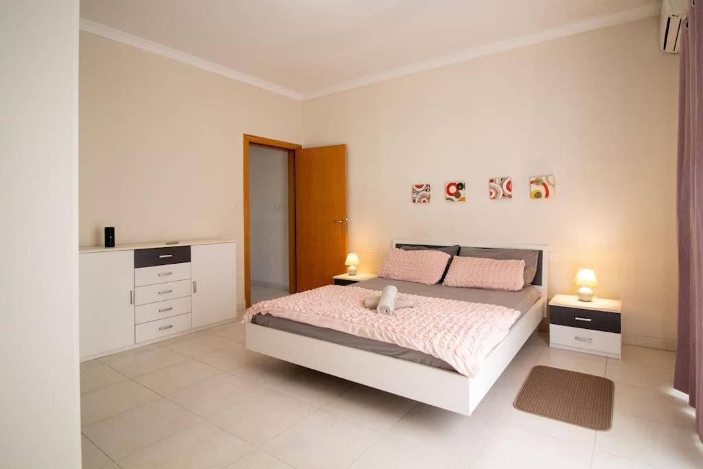 Modern Apt In The Heart Of Maltese Nightlife Saint Julian's Exteriér fotografie